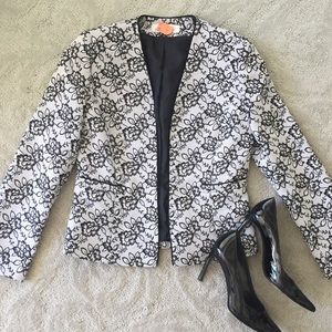 Tahari Sz 4 Black & White Floral Shrug Suit Jacket